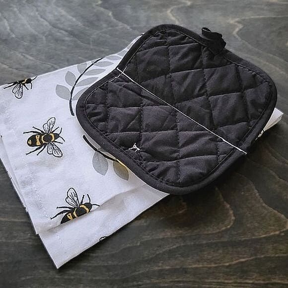 NWOT Bumblebee hanging tea towel - Picture 6 of 8